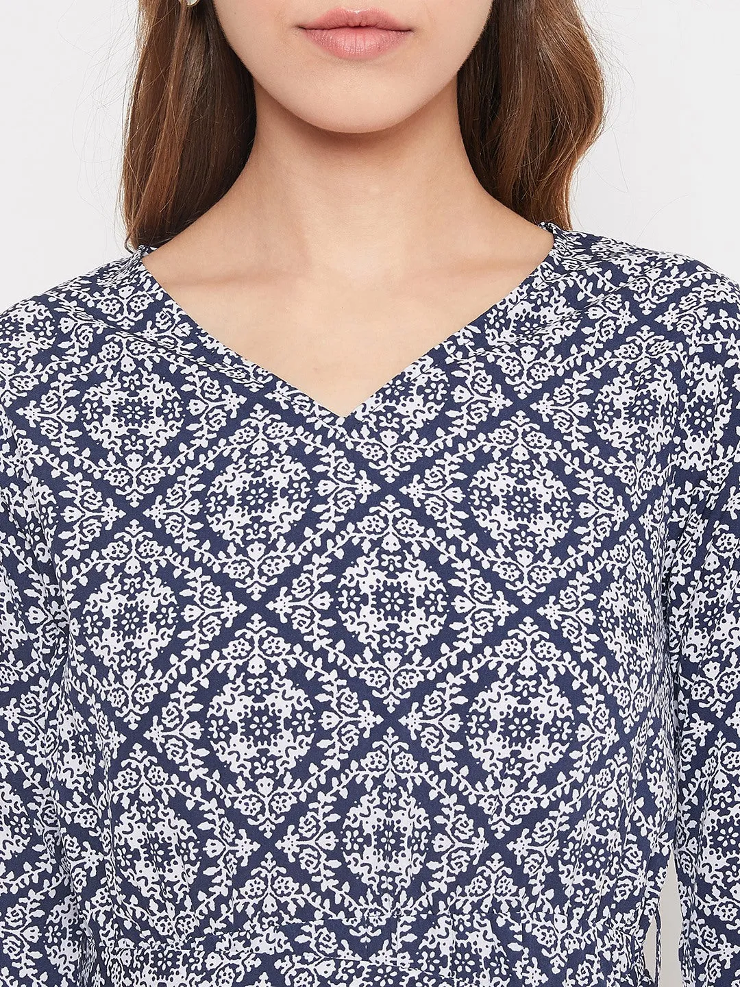 Berrylush Women Navy Blue & White Geometric Printed V-Neck Maxi Dress